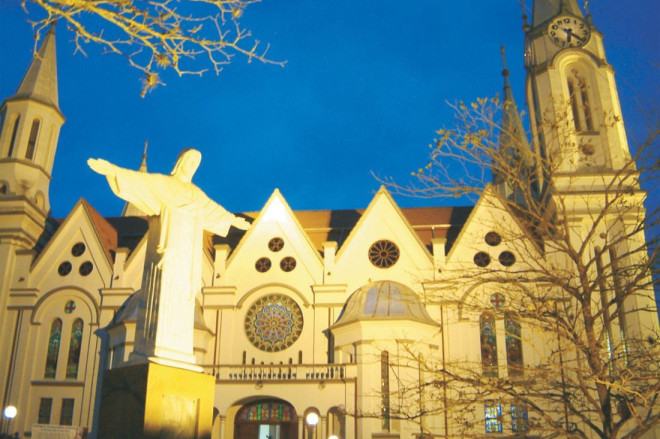 H&aacute; mais de 70 anos, as fam&iacute;lias gasparenses se uniram na constru&ccedil;&atilde;o da nova igreja