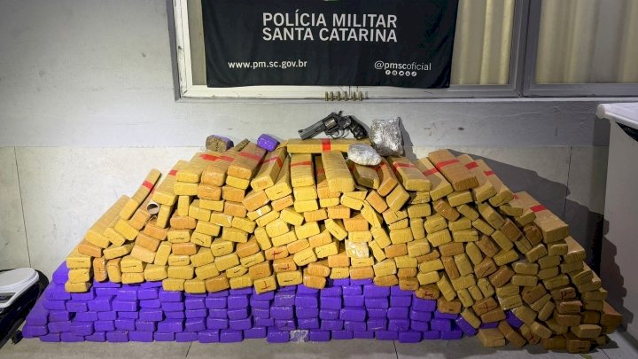 Ainda na sexta-feira, foram localizados quase 200 quilos da droga em Itaja&iacute;