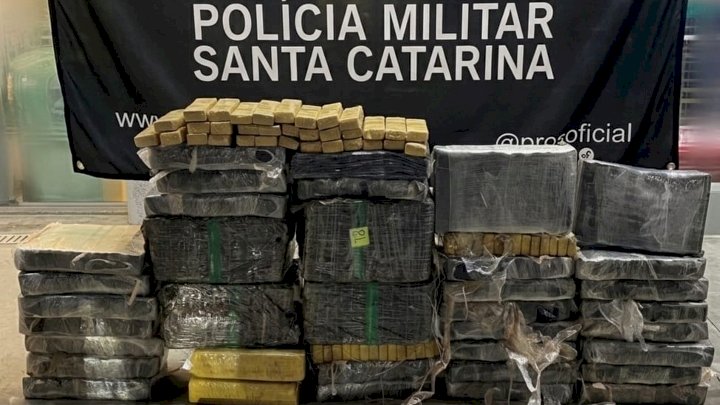 E por fim, a maior apreens&atilde;o do fim de semana: 700 quilos de maconha em Porto Uni&atilde;o, quase divisa com o RS