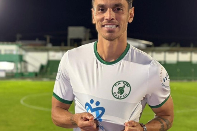 Dudu, hoje joga no V-Varen Nagasaki, no Jap&atilde;o e iniciou sua trajet&oacute;ria no Clube Tupi
