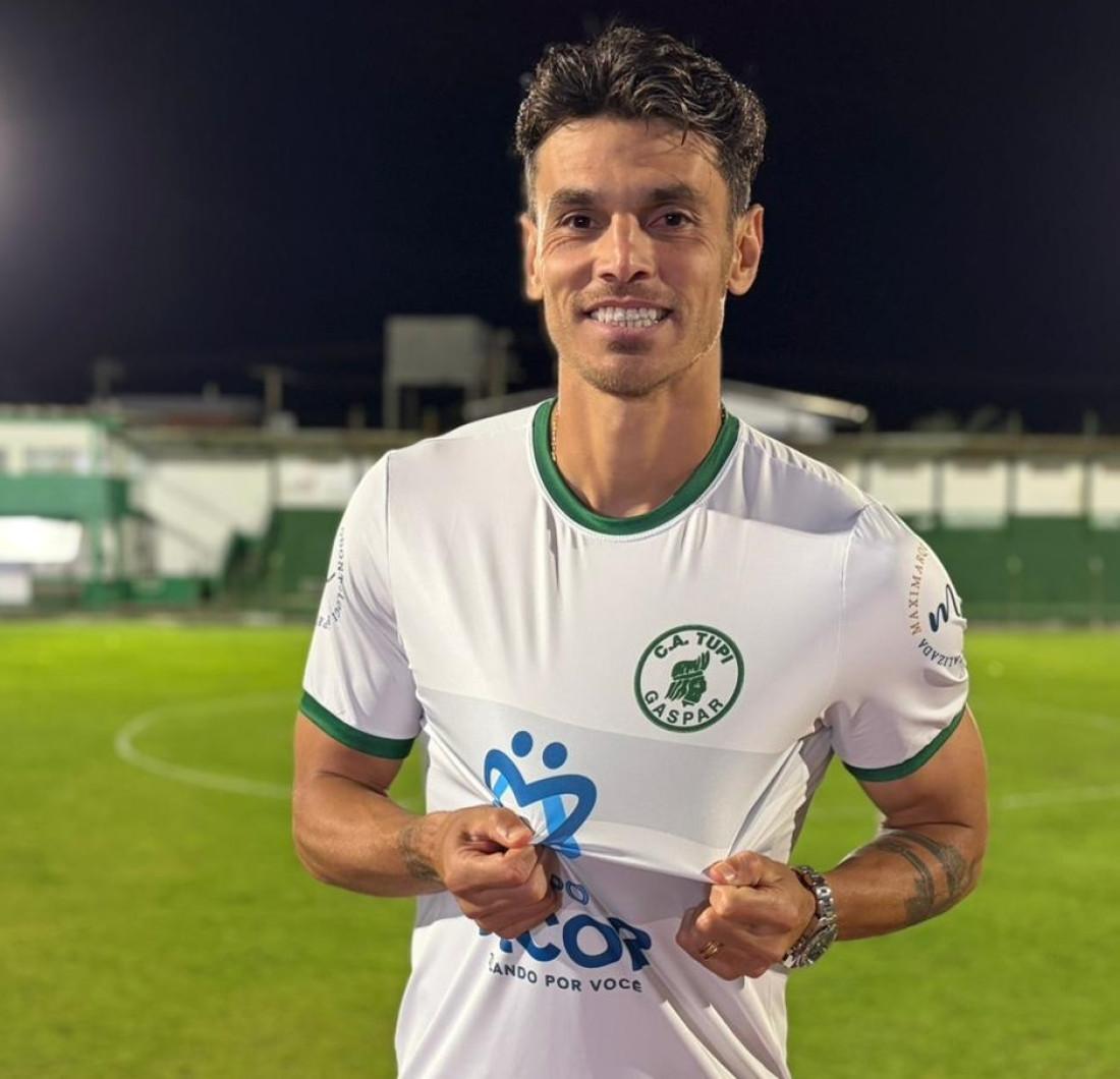 Dudu, hoje joga no V-Varen Nagasaki, no Japão e iniciou sua trajetória no Clube Tupi