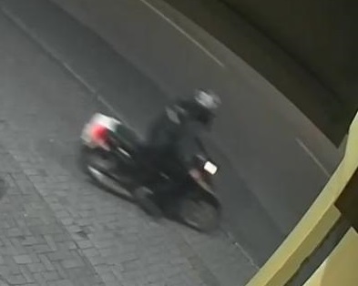 C&acirc;meres de vigil&acirc;ncia flagram o homem em fuga