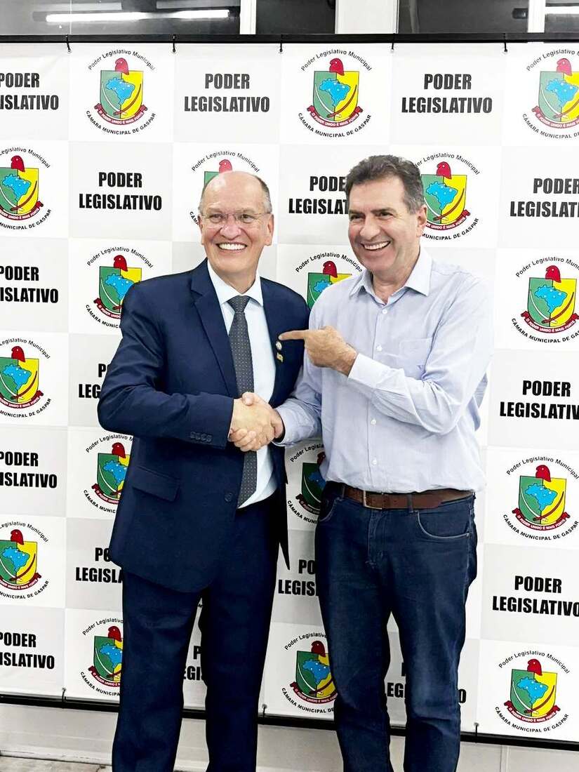 Vereador Carlos Bornhausen (MDB) recebeu em seu gabinete o deputado federal Cobalchini (MDB)
