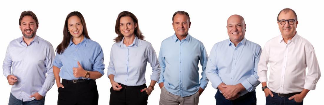 Da esquerda para a direita, integrantes do Time Penter: Eng. Civil Daniel Kandler, Eng. Civil N&uacute;bia Ferreira, Eng. Civil Roberta Maas dos Anjos, Eng. Civil Paulo Roberto de Oliveira, Eng. Civil Kita Xavier e Eng. Agr&ocirc;nomo Felipe Penter, grupo que disputa as elei&ccedil;&otilde;es do Sistema Confea/Crea e M&uacute;tua em Santa Catarina.