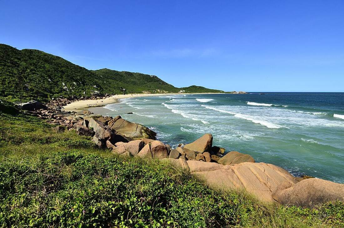 Desde a década de 1980, a Praia da Galheta é reduto de naturismo em SC
