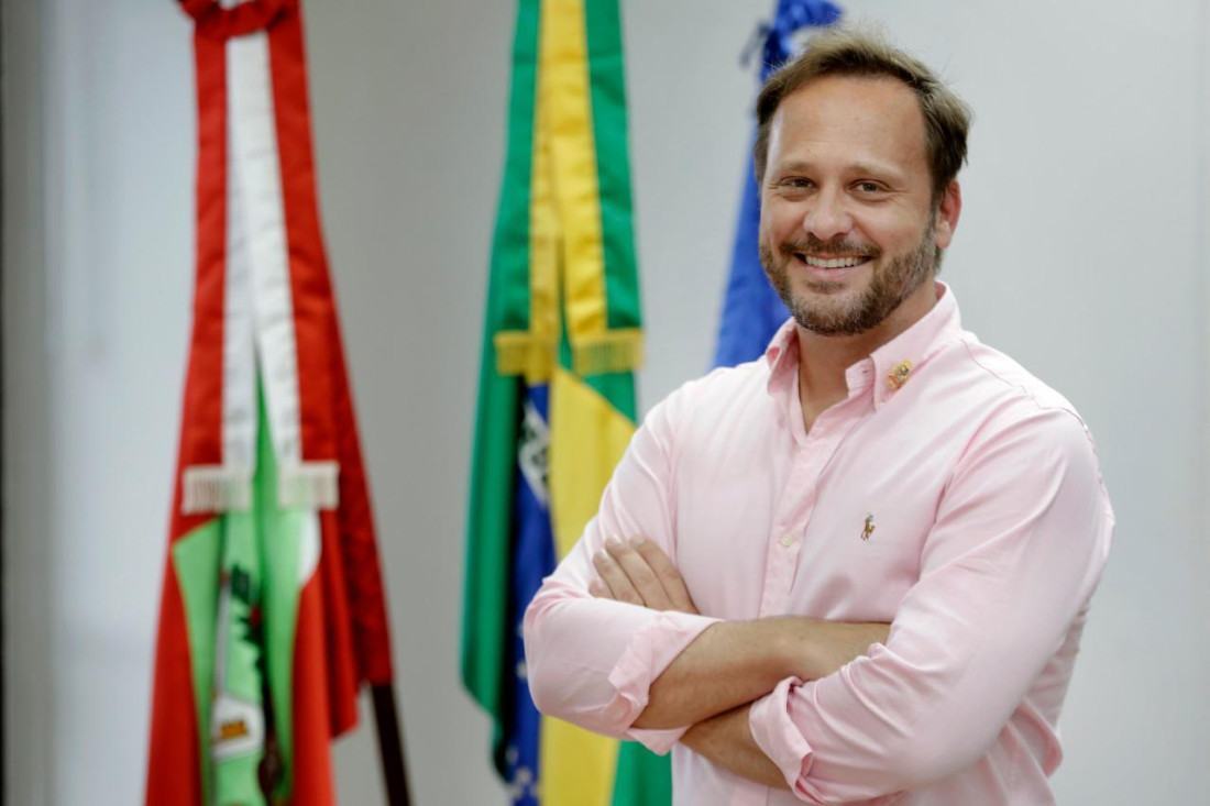O encontro deve reunir empresários e lideranças políticas da região. Segundo a organização, a iniciativa representa mais um passo na consolidação da aliança entre o Partido Novo e o atual governador de Santa Catarina, Jorginho Mello do PL.