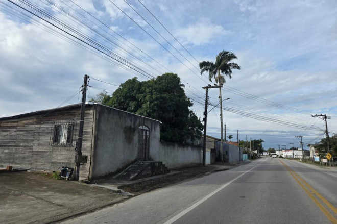 Casas ficam localizadas pr&oacute;ximas &agrave; margem do Itaja&iacute;-A&ccedil;u