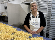 Dona L&iacute;dia Nagel, se dedidica para a fest h&aacute; mais de seis d&eacute;cadas.