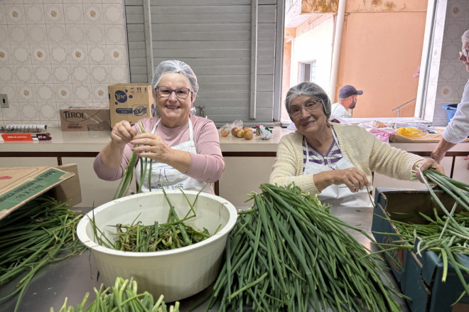 H&aacute; mais de 15 anos ela dedica seu tempo aos trabalhos na cozinha, ajudando especialmente no preparo dos tradicionais sonhos.