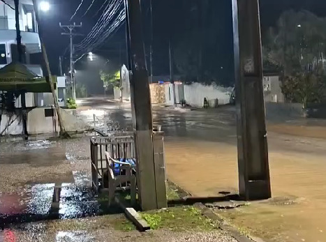 Município registrou média de 50 mm de chuva nas últimas 24 horas; equipes seguem de plantão para atendimento