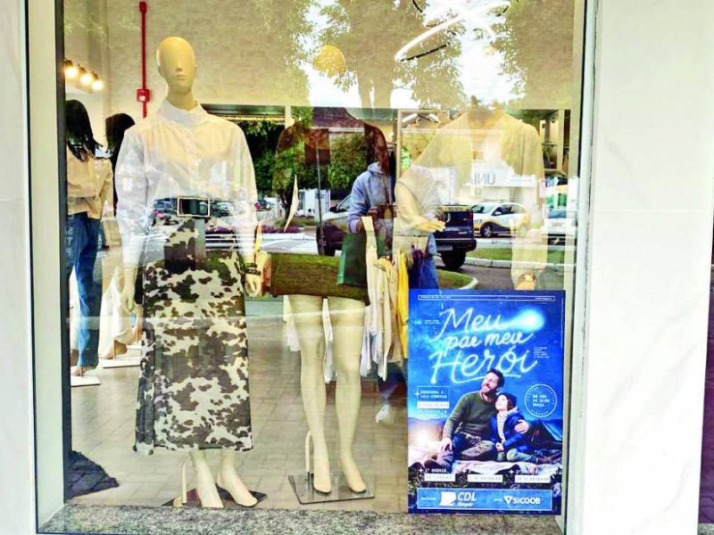 As lojas participantes exibem o cartaz da promo&ccedil;&atilde;o na vitrine
