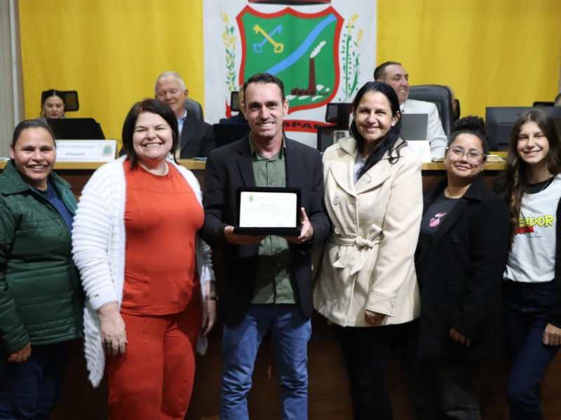 Vereador Thimoti tamb&eacute;m homenageou a Escola de Educa&ccedil;&atilde;o B&aacute;sica Professora Dolores Luzia dos Santos Krauss, pelos 44 anos de funda&ccedil;&atilde;o
