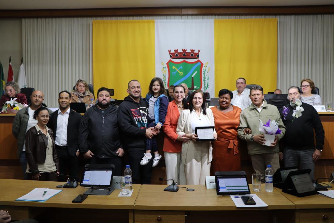 A vereadora Mara da Saúde homenageou Nely Catarina Lucas, fundadora da Auto Escola Nely,