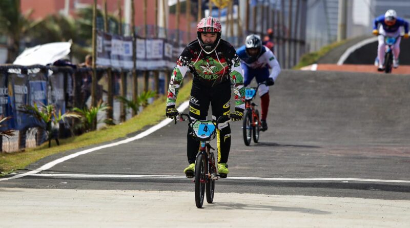 Júnior Luiz Pereira representa Gaspar em evento de ciclismo em Cuiabá