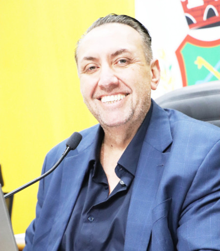 Exercendo o 5&ordm; mandado, Ciro Quintino (MDB), 53 anos, atual presidente do Legislativo, &eacute; pr&eacute;-candidato &agrave; C&acirc;mara Federal, numa dobradinha com o seu "padrinho" pol&iacute;tico Jerry Comper (MDB), que vai tentar a reelei&ccedil;&atilde;o &agrave; ALESC