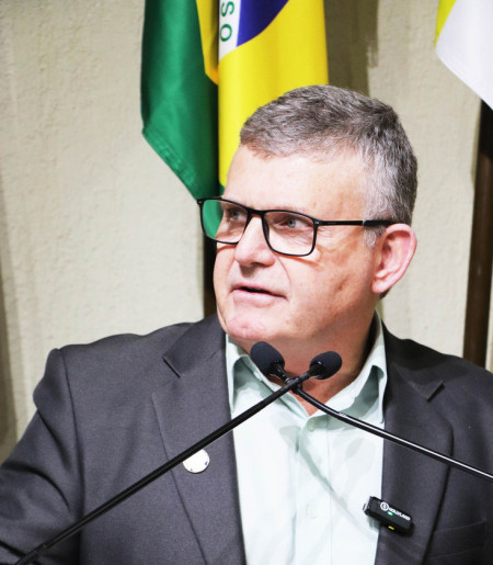 Cumprindo seu terceiro mandado no legislativo municipal, Dion&iacute;sio Bertoldi, 59 anos, do PT, conquistou nas &uacute;ltimas elei&ccedil;&otilde;es 1.129 votos, sendo o segundo mais votado. H&aacute; duas semanas, lan&ccedil;ou oficialmente a pr&eacute;-candidatura &agrave; ALESC.