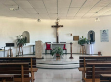 A pequena igreja, no Gaspar Mirim, recebe fi&eacute;is na festa da padroeira neste fim de semana 