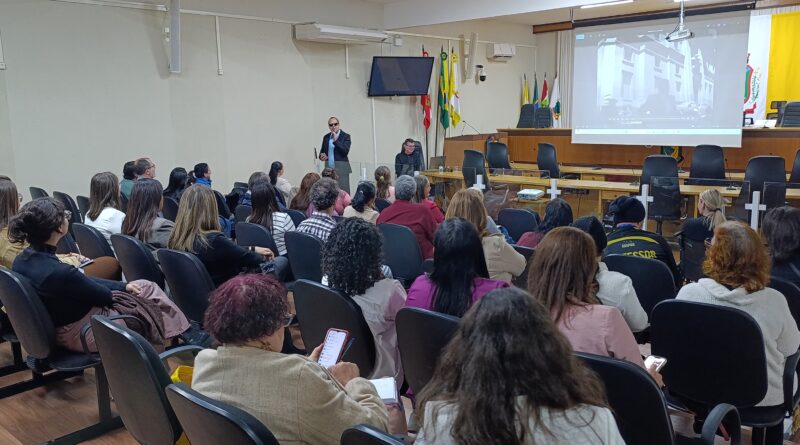 Durante o período em que os equipamentos estiverem fechados, os atendimentos emergenciais da Secretaria de Assistência Social serão realizados exclusivamente pelo telefone de plantão (47) 99200-5784.