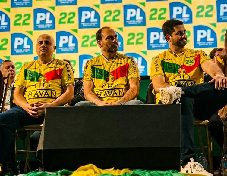 Vice-prefeito de Brusque reuniu mais de 700 pessoas na Sociedade Beneficente e recebeu apoio do time do Partido Liberal (PL)