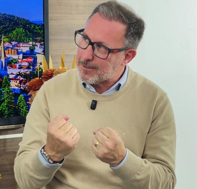 Alexandre Jos&eacute; deu detalhes sobre as obras na barragem