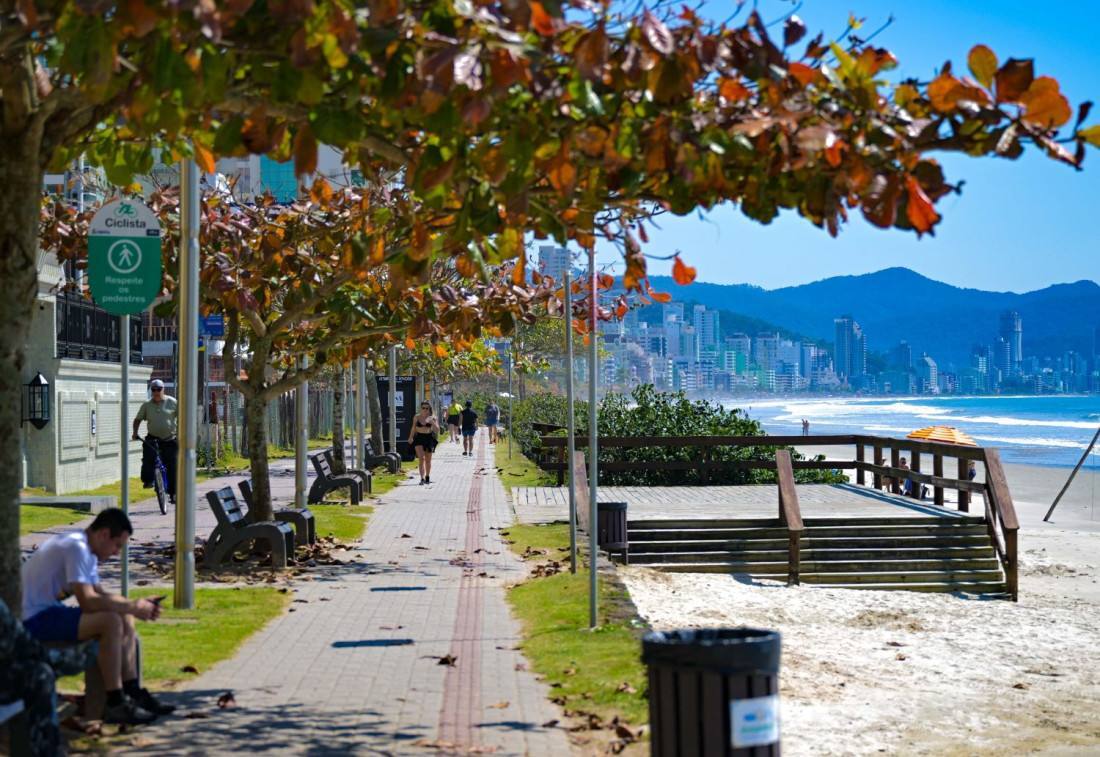 Calor fora de época vai dar lugar à frente fria e chuva nas próximas horas