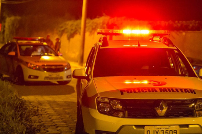 A Pol&iacute;cia Militar realizou rondas na regi&atilde;o, mas nenhum dos suspeitos foi localizado. O caso deve ser investigado pela Pol&iacute;cia Civil.