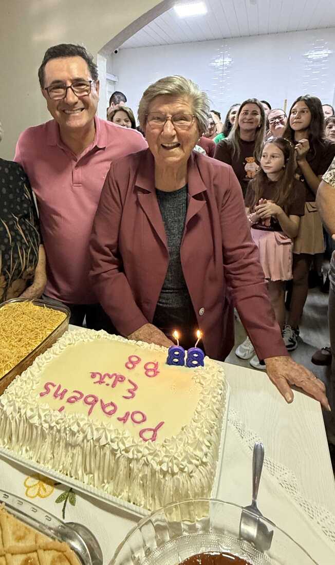 Edith Deschamps e seu filho Jos&eacute; Roberto Deschamps
