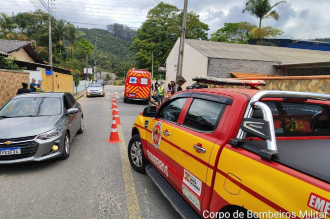 Equipe de socorro foi acionada para atendimento na Rua Jos&eacute; Rangel, no Bairro Bateias