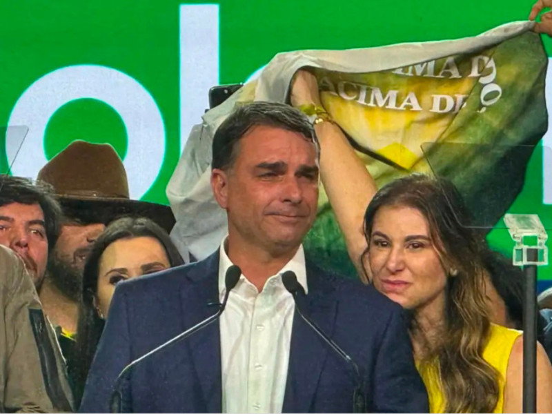 Fl&aacute;vio Bolsonaro &eacute; oficialmente candidato do PL &agrave; Presid&ecirc;ncia da Rep&uacute;blica