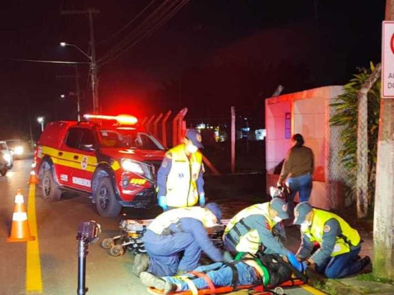 Motociclista foi socorrido e encaminhado ao Hospital Santo An&ocirc;nio de Gaspar