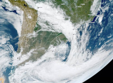 Imagem de sat&eacute;lite mostra uma grande &aacute;rea de instabilidade se aproximando da Regi&atilde;o Sul