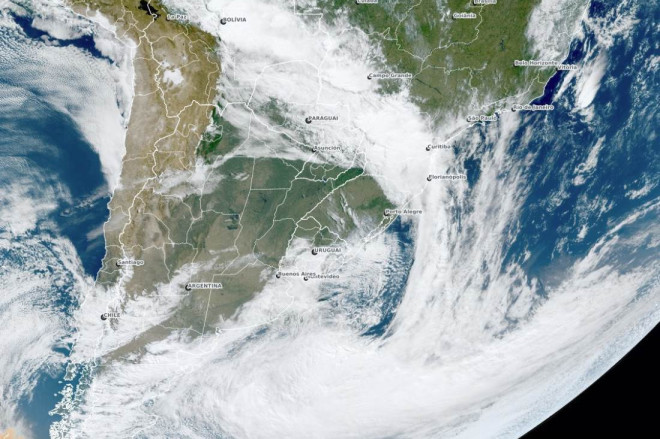 Imagem de sat&eacute;lite mostra uma grande &aacute;rea de instabilidade se aproximando da Regi&atilde;o Sul