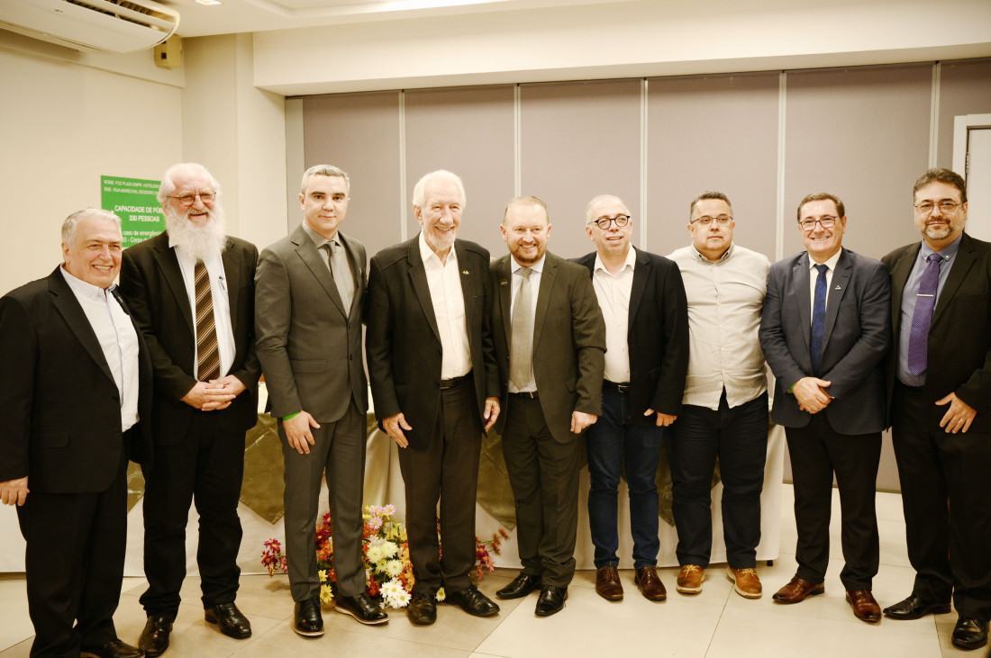Ailton, S&eacute;rgio, Waldiclei, Vice-Governador Piana, Cidenei, Walmir, Nilson, Beto e Marcelo.