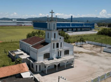 Santa Clara &eacute; a protetora dos deficientes visuais, lavadeiras e vidraceiros.