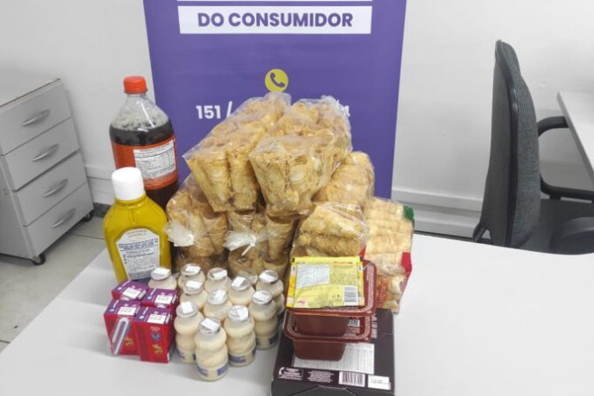 Durante a opera&ccedil;&atilde;o, os fiscais recolheram cerca de 30 produtos com prazo de validade vencido. Al&eacute;m do recolhimento dos itens, os comerciantes receberam orienta&ccedil;&otilde;es sobre precifica&ccedil;&atilde;o, etiquetagem, pesagem e outros pontos relacionados &agrave; seguran&ccedil;a e &agrave; transpar&ecirc;ncia nas rela&ccedil;&otilde;es de consumo.