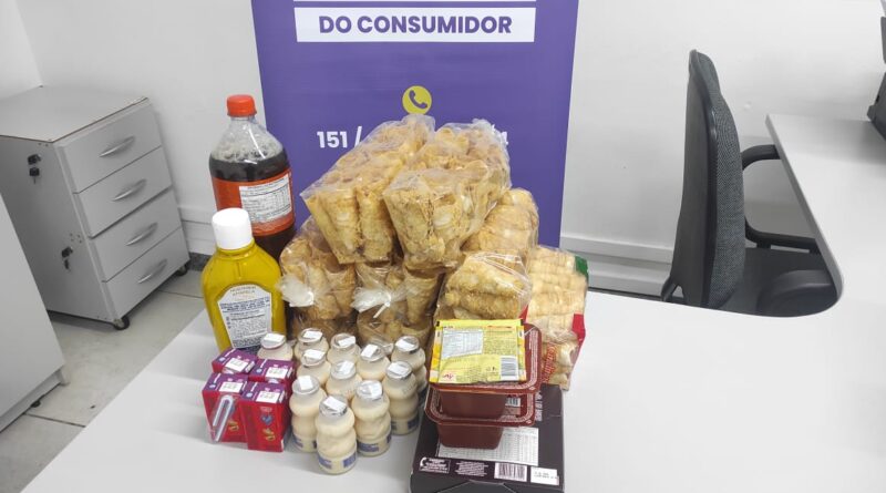 Durante a operação, os fiscais recolheram cerca de 30 produtos com prazo de validade vencido. Além do recolhimento dos itens, os comerciantes receberam orientações sobre precificação, etiquetagem, pesagem e outros pontos relacionados à segurança e à transparência nas relações de consumo.
