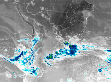 &Aacute;rea mais clara mostra o avan&ccedil;o da frente fria sobre o sul do pa&iacute;s