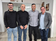 Durante a visita, Schmidt falou sobre sua experi&ecirc;ncia na seguran&ccedil;a p&uacute;blica e explicou as raz&otilde;es que o levaram a colocar novamente o nome &agrave; disposi&ccedil;&atilde;o para uma disputa eleitoral. 