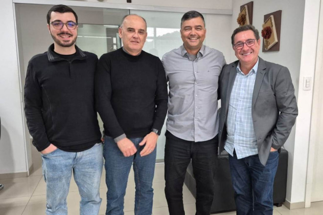 Durante a visita, Schmidt falou sobre sua experi&ecirc;ncia na seguran&ccedil;a p&uacute;blica e explicou as raz&otilde;es que o levaram a colocar novamente o nome &agrave; disposi&ccedil;&atilde;o para uma disputa eleitoral. 