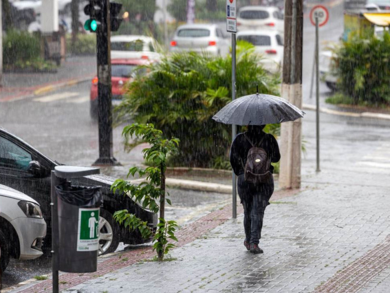 Chuva deve se acentuar no per&iacute;odo da tarde no Vale do Itaja&iacute;