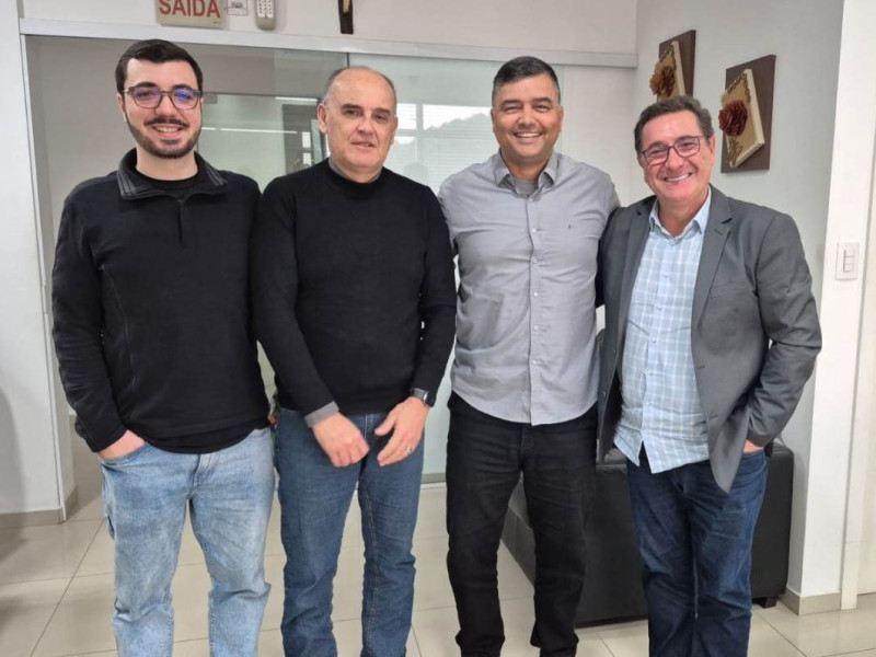 Durante a visita, Schmidt falou sobre sua experi&ecirc;ncia na seguran&ccedil;a p&uacute;blica e explicou as raz&otilde;es que o levaram a colocar novamente o nome &agrave; disposi&ccedil;&atilde;o para uma disputa eleitoral. 