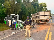 As primeiras informa&ccedil;&otilde;es s&atilde;o de que o caminh&atilde;o invadiu a pista contr&aacute;ria