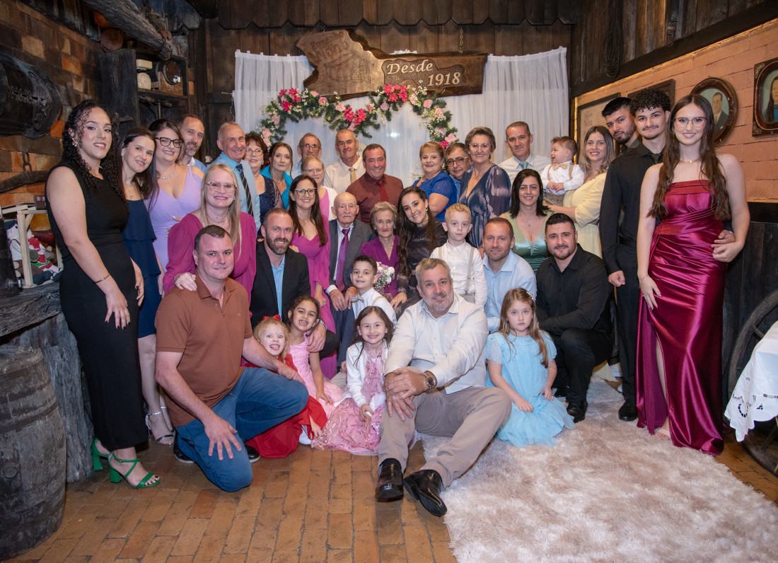 Paulino, Erika Nicoletti, familiares e amigos.