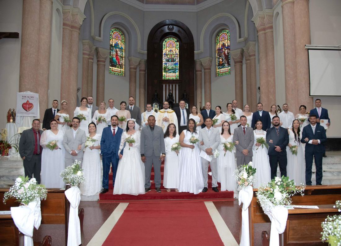 18 casais consagraram o Sacramento do Matrim&ocirc;nio diante de Deus