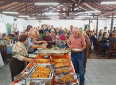 O almo&ccedil;o ser&aacute; servido das 12h &agrave;s 14h, na sede do clube, localizada na Rua Ant&ocirc;nio Schmitz, 1.221. O ingresso custa R$ 90 por pessoa.
