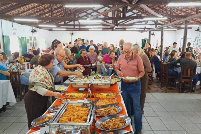 O almo&ccedil;o ser&aacute; servido das 12h &agrave;s 14h, na sede do clube, localizada na Rua Ant&ocirc;nio Schmitz, 1.221. O ingresso custa R$ 90 por pessoa.

