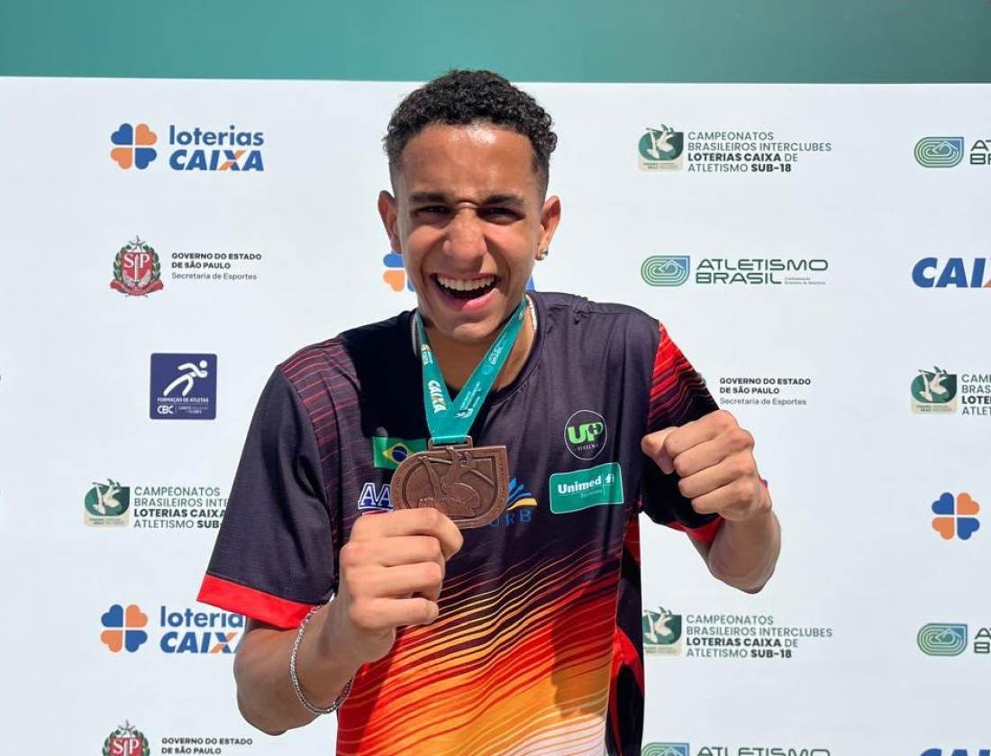 Gabriel vibra com a mdedalha conquistada na etapa nacional do Trof&eacute;u Brasil Loterias da Caixa