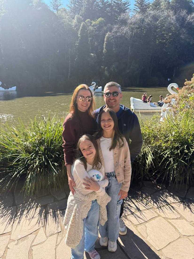 Thiago Fernandes de Souza, Fernanda, Maria Laura e Helena. 