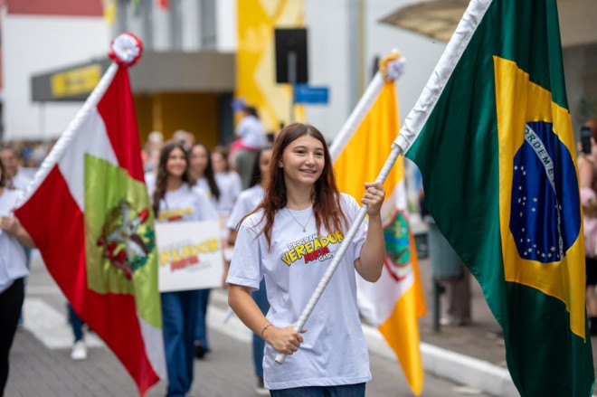 Os desfiles contar&atilde;o com a presen&ccedil;a das unidades escolares e homenagens