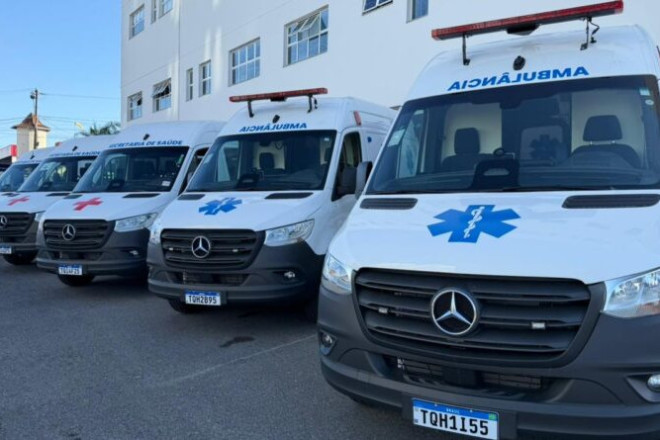 Munic&iacute;pio recebe primeira van adaptada para cadeirantes e tr&ecirc;s novas ambul&acirc;ncias, ampliando a capacidade de atendimento em consultas, exames e tratamentos

